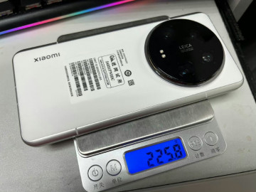 Сравнение шайбофонов Xiaomi 14 Ultra и OPPO Find X7 Ultra на фото